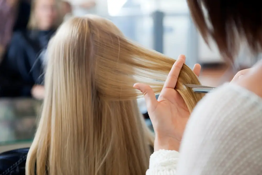 How Layered Haircuts Enhance Hair Highlighting in Vadodara